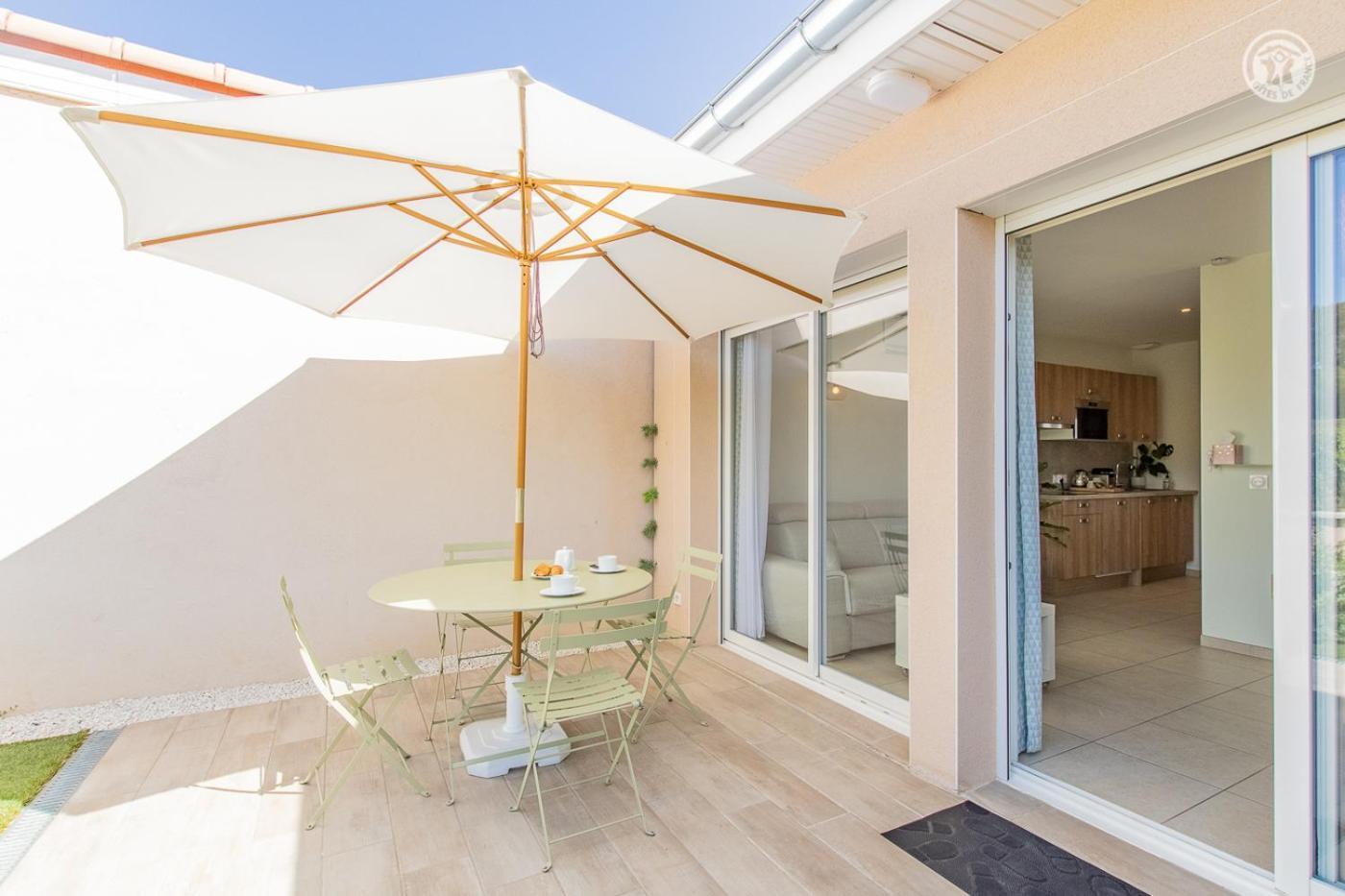 Le Maconnais Guest House Vinzelles Bagian luar foto