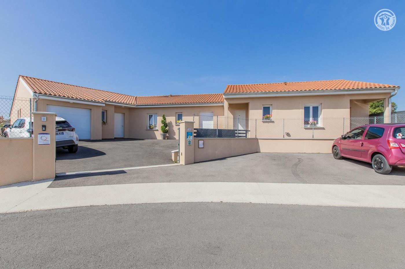 Le Maconnais Guest House Vinzelles Bagian luar foto